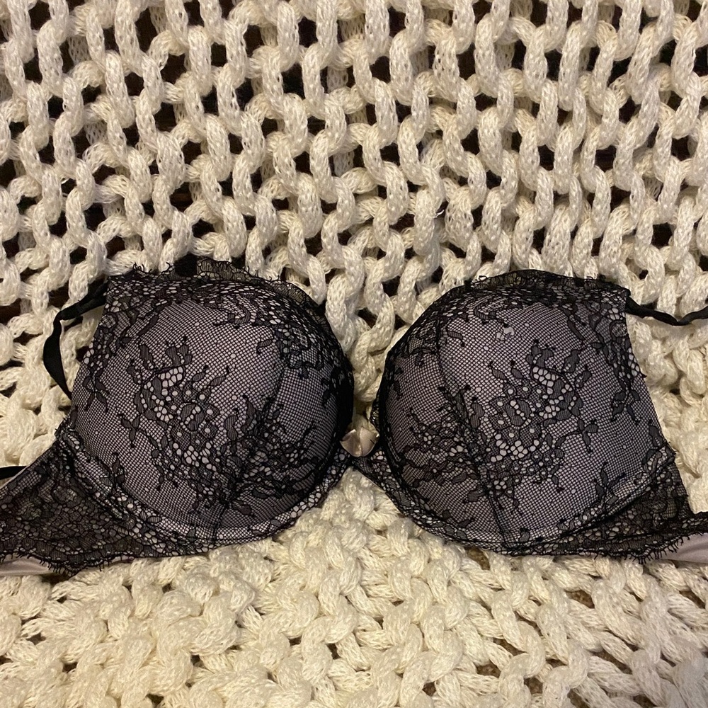 Victoria's Secret BOMBSHELL - Elegant Black Lace Bra -